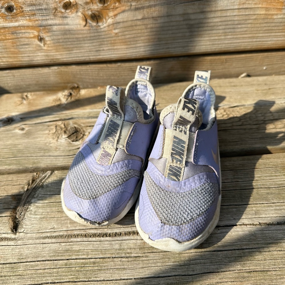 Nike Flexrunner toddler shoes in size 7C